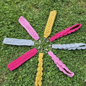 gehäkelter Schlüsselanhänger mit Karabiner in leuchtenden Farben – handmade Schlüsselband