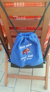 Selbstgenähte Rucksack mit Reißverschlusstasche – ideal als Geschenk