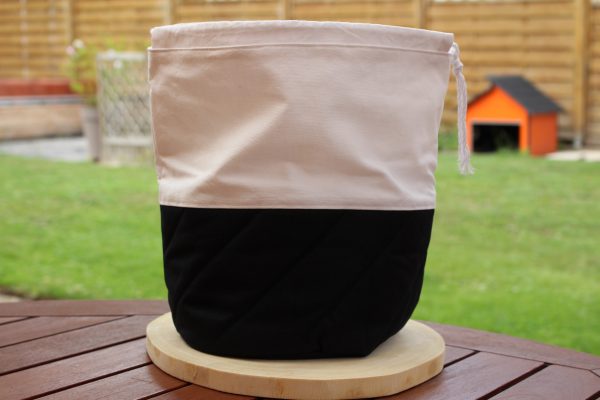 Schwarz-weißer Baumwollstoff – Detailaufnahme