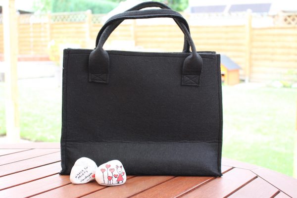 Filz-Shopper – schwarze Tasche mit Margariten-Stickerei & Innenfutter – Bild 3