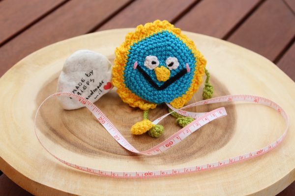 Rollmaßband „Blume“ – 1,5 m Maßband, umhäkelt & handgefertigt – Bild 5