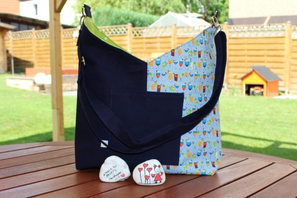 Wendetasche mit Cocktail-Muster & apfelgrünem Innenfutter – Handmade Tasche – Bild 3