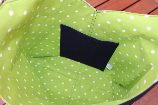 Wendetasche mit Cocktail-Muster & apfelgrünem Innenfutter – Handmade Tasche – Bild 2